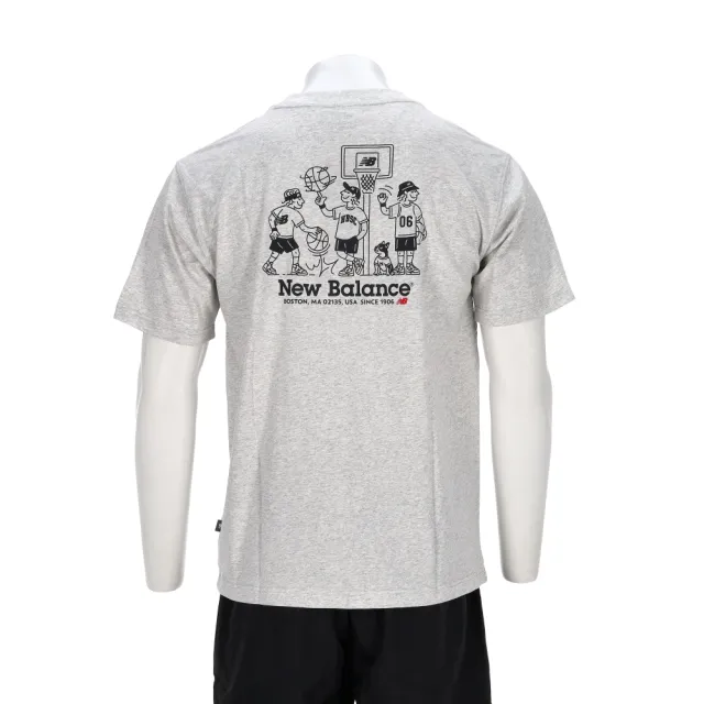 【NEW BALANCE】NBboy 男款 灰色 籃球隊 插畫 印花 T恤 短袖 MT61A9TEAHH