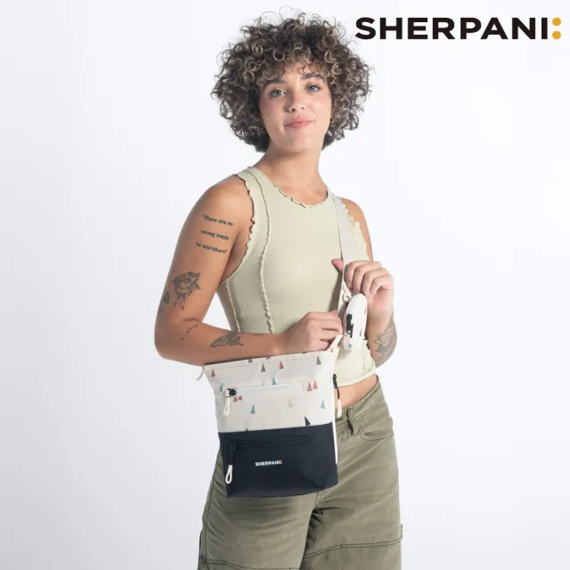【Sherpani】雙11 RFID 防潑水多功能斜背包 26I Sadie 4L｜印花米-黑 (RFID屏蔽 撥水 附零錢包)