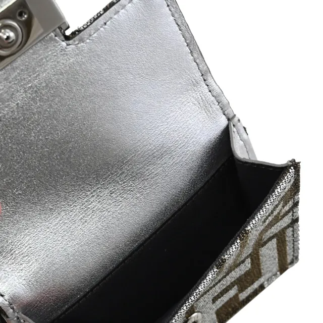 【FENDI 芬迪】經典金屬雙F LOGO緹花拼接三折雙面小零錢短夾(咖/銀)