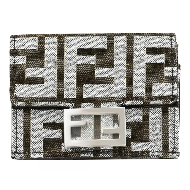【FENDI 芬迪】經典金屬雙F LOGO緹花拼接三折雙面小零錢短夾(咖/銀)