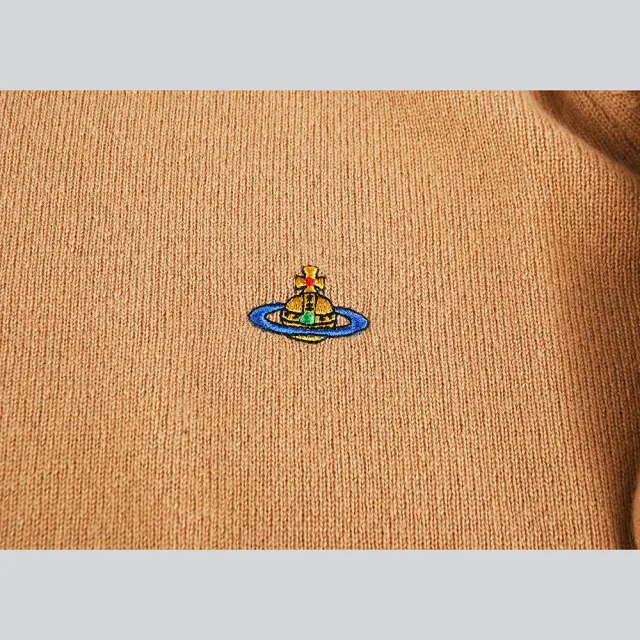 【Vivienne Westwood】Vivienne Westwood柔軟棉混羊毛土星刺繡長袖針織衫(駝)