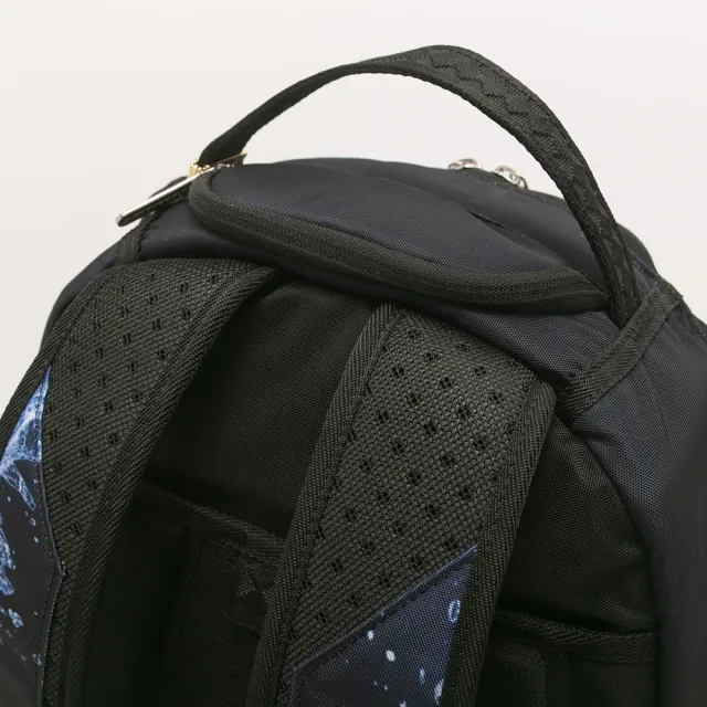 【SPRAYGROUND】冰川巨浪印花鋸齒鯊大容量後背包(黑色)