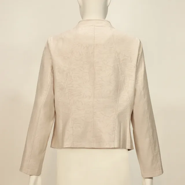 【ILEY 伊蕾】亮面壓紋騎士風短外套(杏；M-XL；1253074056)
