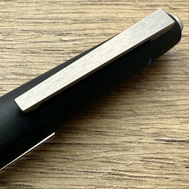 【LAMY】2000系列 401 玻璃纖維 四色筆