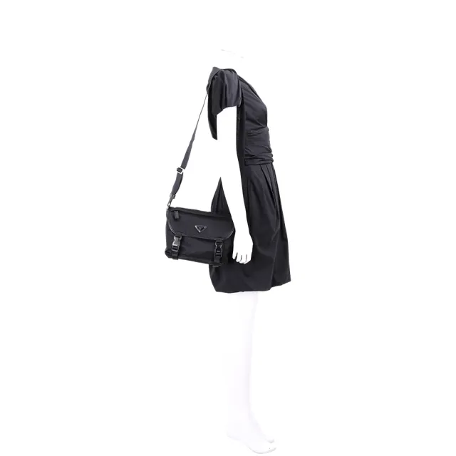 【PRADA 普拉達】Re-Nylon 三角牌雙釦尼龍防刮皮邊肩背郵差包(黑色 2VD066)