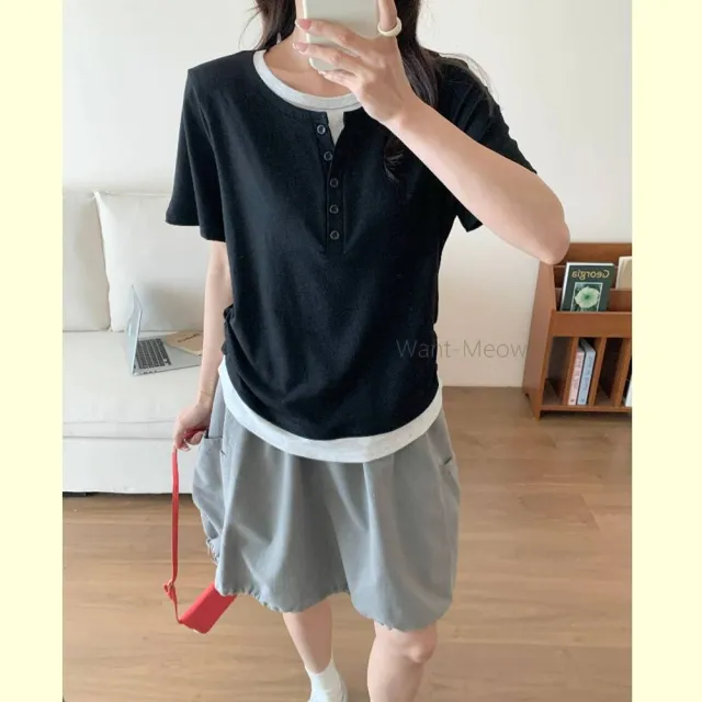 【Want-Meow】80公斤可穿/百搭圓領假兩件排扣不對襯上衣大學T短袖T(大碼上衣/大碼/大尺碼/短袖上衣)