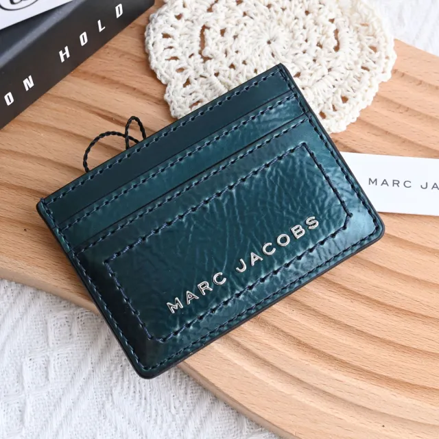 【MARC JACOBS】簡約金屬LOGO漆皮拼接信用卡名片夾隨身夾(深綠)