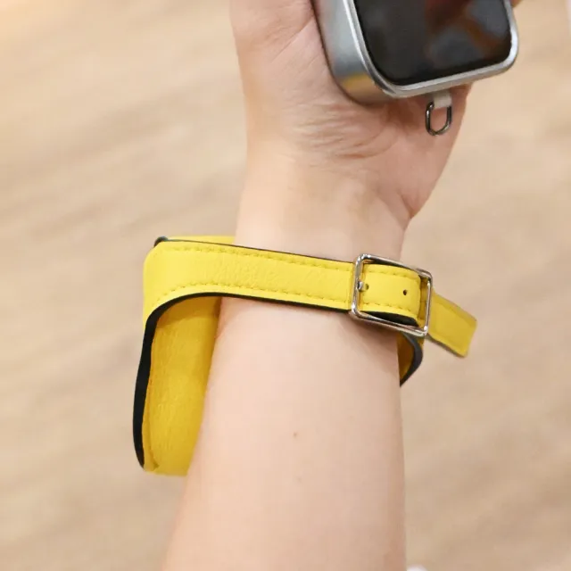 【LOEWE 羅威】經典徽章烙印LOGO小牛皮扣式造型手環零錢包(黃)