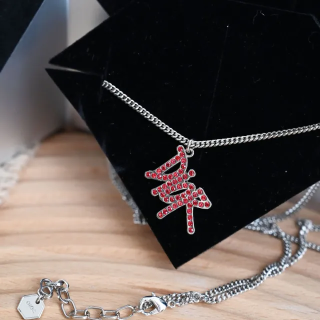 【Dior 迪奧】品牌字母DIOR LOGO鑲鑽吊墜時尚項鍊(銀/紅)