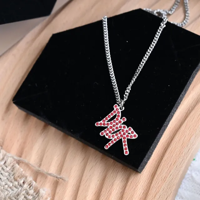 【Dior 迪奧】品牌字母DIOR LOGO鑲鑽吊墜時尚項鍊(銀/紅)