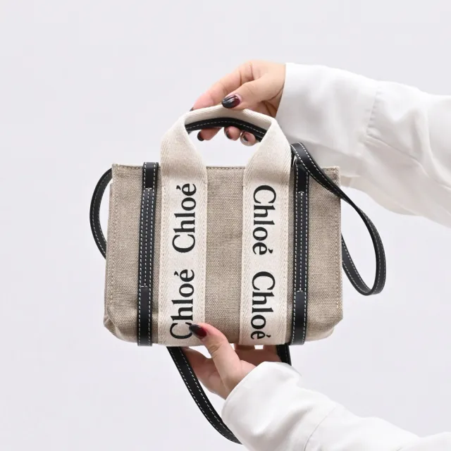 【Chloe’ 蔻依】Woody Mini 經典品牌LOGO織帶個性帆布小手提包兩用包(深藍邊)