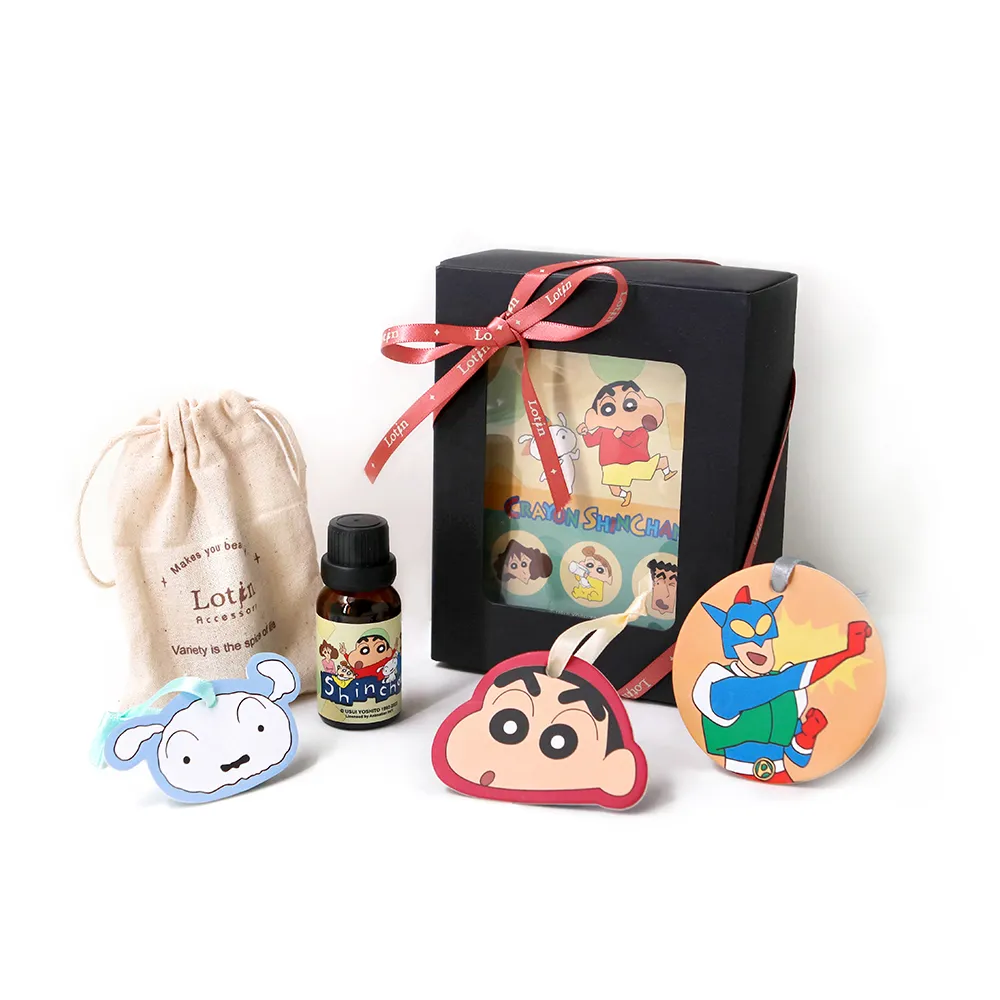 【Lotin 羅婷】蠟筆小新-香氛片精油套組(蠟筆小新、飾品、項鍊、針式耳環、香氛)