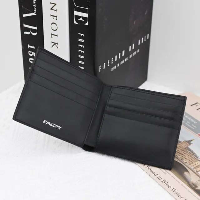【BURBERRY 巴寶莉】品牌英文條紋LOGO小牛皮雙層8卡短夾(黑)
