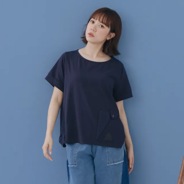 【MOSS CLUB】三角幾何貼布不規則衣襬短袖休閒T恤 藍 黑