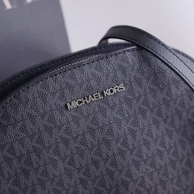 【Michael Kors】經典MK LOGO拼接橢圓造型斜背包(黑灰)