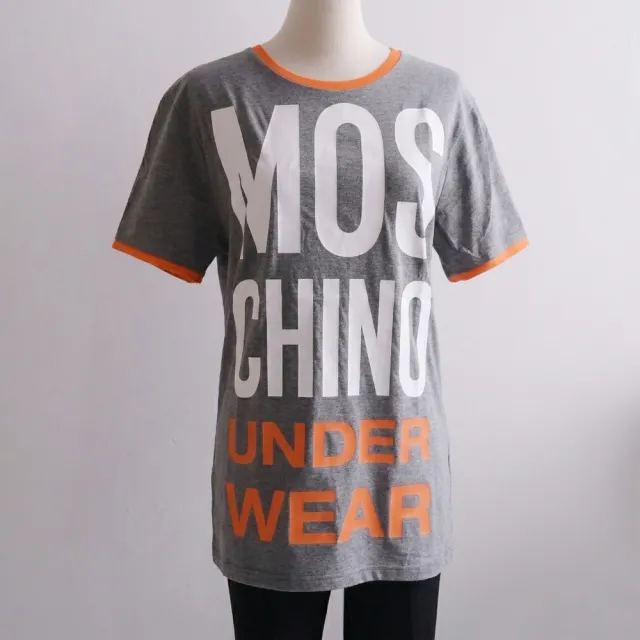 【MOSCHINO】品牌英文LOGO寬版個性棉短T恤(灰/橘邊)