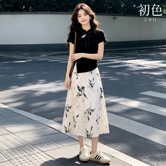 【初色】斜襟鏤空盤扣短袖不規則下擺上衣女上衣+水墨印花高腰中長裙半身裙套裝-黑衣花裙-52676(M-2XL可選)