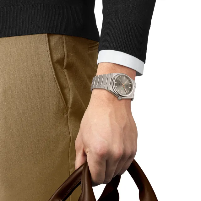 【TISSOT 天梭】PRX 1970年代復刻 鈦金屬 機械腕錶 父親節 禮物 推薦 (T1378074406100/T1378074404100)