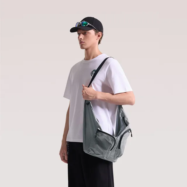 【The North Face】北面男女款淺灰色DWR防潑水休閒單肩包｜8JCAMYB 斜背包