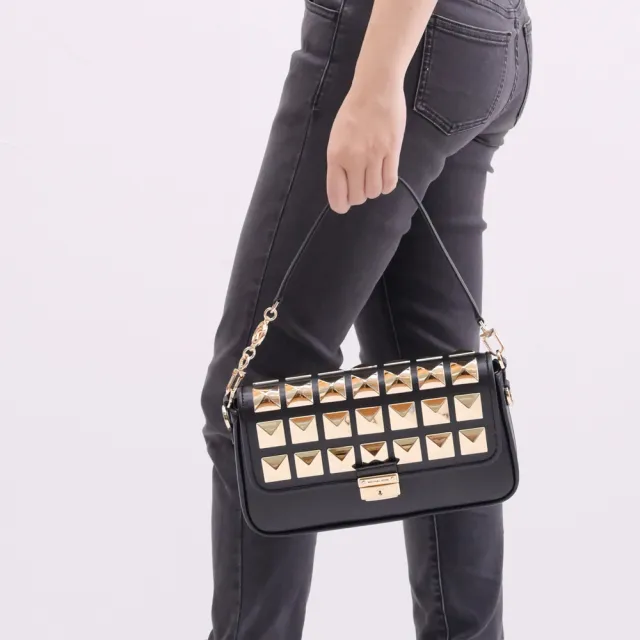 【Michael Kors】經典LOGO壓釦鉚釘翻蓋肩斜兩用包學院包(黑)