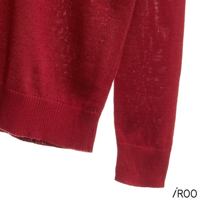 【iROO】酒紅映光針織上衣