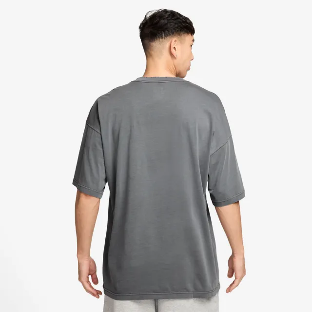【NIKE 耐吉】短袖上衣 男 T恤 AS M NK TEE SUMMIT OS CROW 灰 IM5037-065