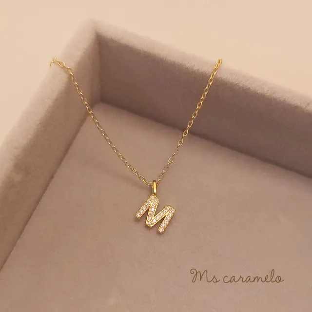 【Ms caramelo 焦糖小姐】925純銀鍍K黃 英文字母M 項鍊(英文字母項鍊)