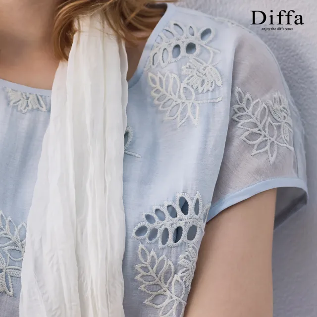 【Diffa】葉子鏤空刺繡蓋袖上衣-女