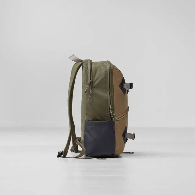 【Fjallraven】雙11 Vardag Backpack 17後背包 商務戶外兩用包 FR23200300 三色