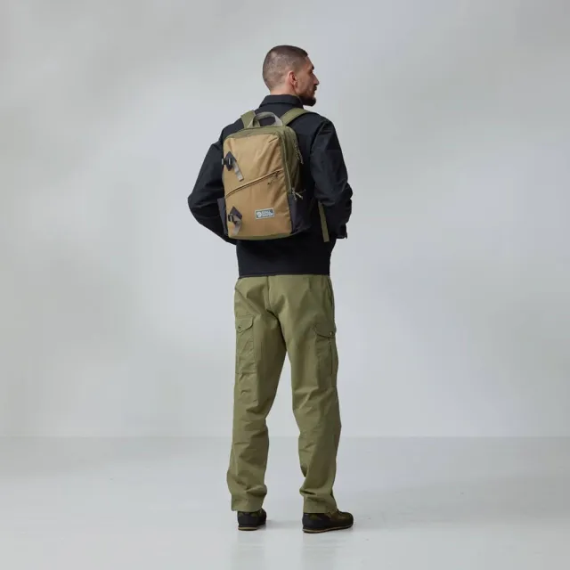 【Fjallraven】雙11 Vardag Backpack 17後背包 商務戶外兩用包 FR23200300 三色
