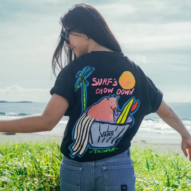 【VANS】Taiwan Culture 台灣限定 牛肉麵X衝浪 黑色短袖T恤