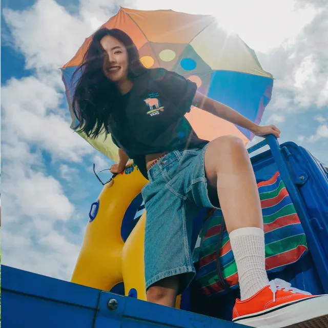 【VANS】Taiwan Culture 台灣限定 牛肉麵X衝浪 黑色短袖T恤