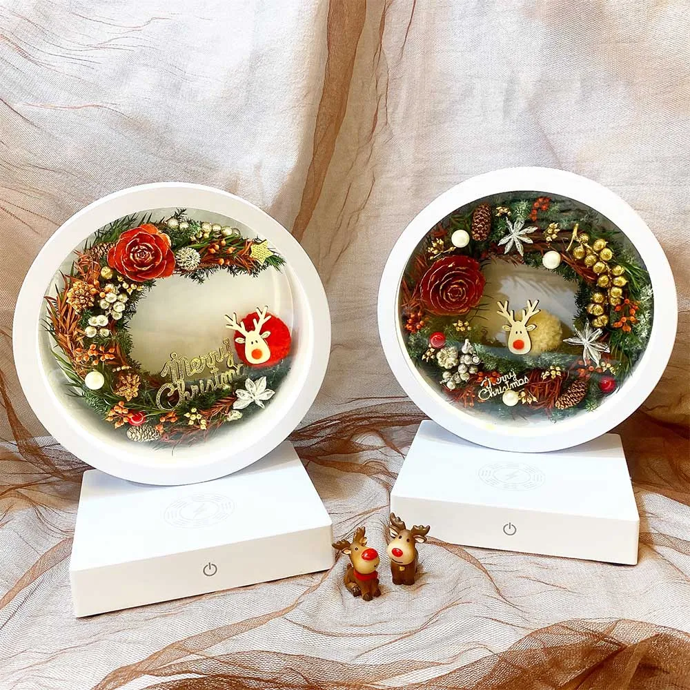 【OSTARA FLORIST 奧斯塔拉花藝】聖誕花圈檯燈 含手機無線充電 共兩款(聖誕節、聖誕花圈、檯燈)