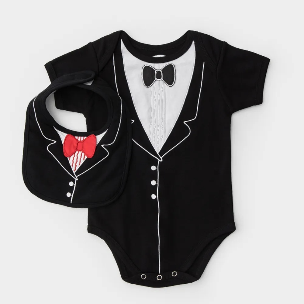 【美國Frenchie Mini Couture】男嬰禮盒組 - 李傲納多紳士版(彌月禮盒黑領結連身衣+圍兜/包屁衣新生兒禮物)
