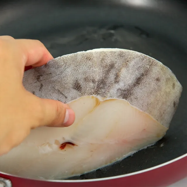 【優鮮配】厚切｜鮭魚+大比目魚(扁鱈)雙拼 6片組｜360-380g/片/50元硬幣超厚切 /單片真空+薄冰鎖鮮/囤貨