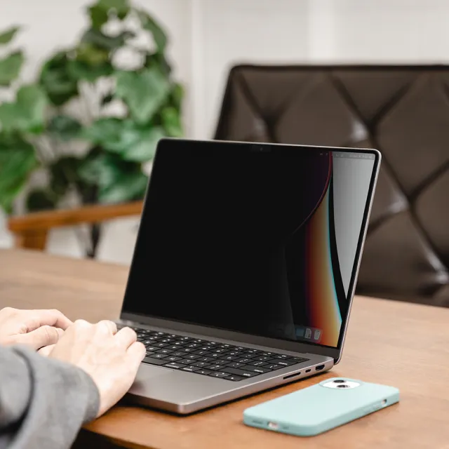 【SwitchEasy】MacBook Pro/Air 13.3吋 EasyProtector 防窺筆電保護貼(通用M2 Pro 晶片)