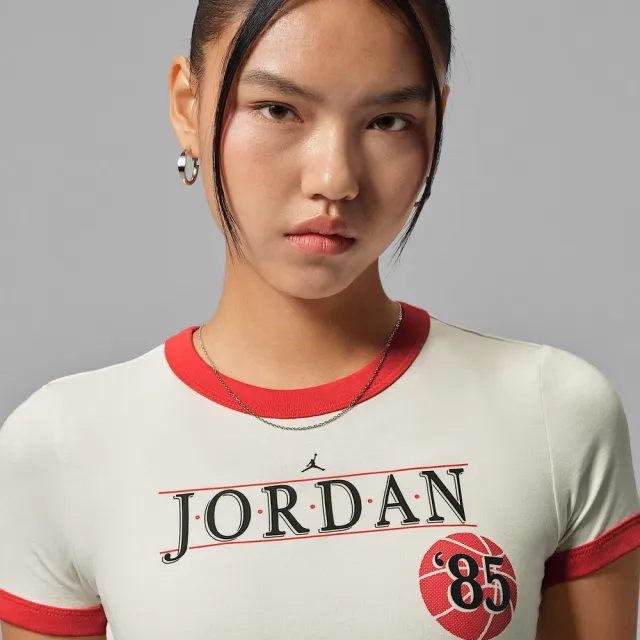 【NIKE 耐吉】短袖上衣 女 AS W J BBALL WORD RINGER TEE 喬丹 運動 休閒 米白色 (IW0875133)