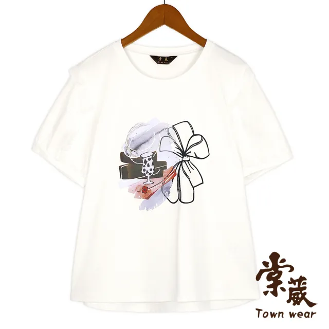 【TOWN’WEAR 棠葳】蝴蝶結線條荷葉袖上衣 2色(中大尺碼/女上衣/女上著/短袖/印圖/文字/字母/休閒)
