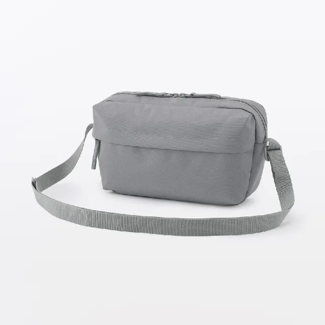 【MUJI 無印良品】撥水加工再生聚酯纖維背面附口袋肩背包(灰色/黑色/淺米/摩卡棕)