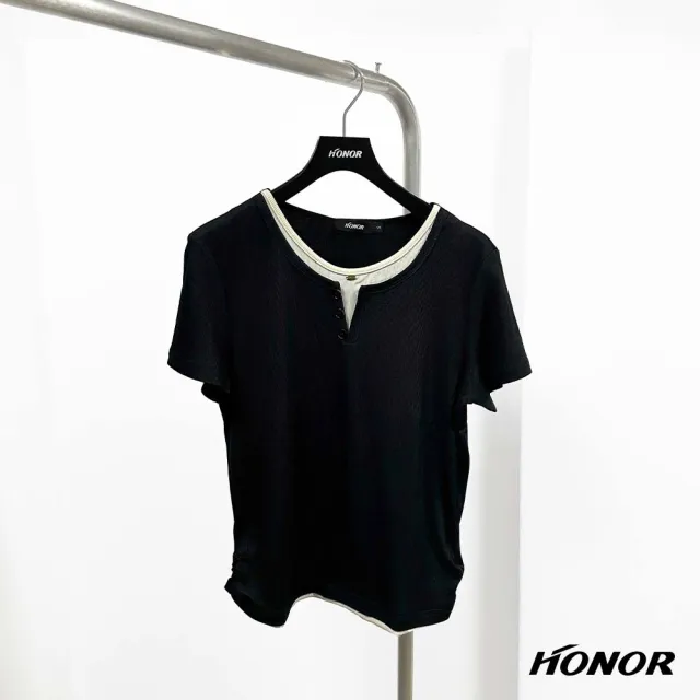 【HONOR 山形屋】出清品 撞色滾邊排釦飾抓皺短袖上衣-黑/紅(限定出清)