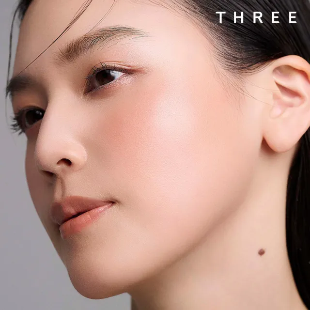 【THREE】凝光潤采盒R