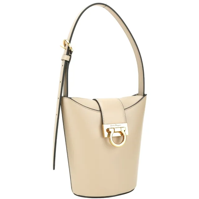 【Salvatore Ferragamo】Trifolio 馬蹄金釦牛皮肩背水桶包(卡其色)