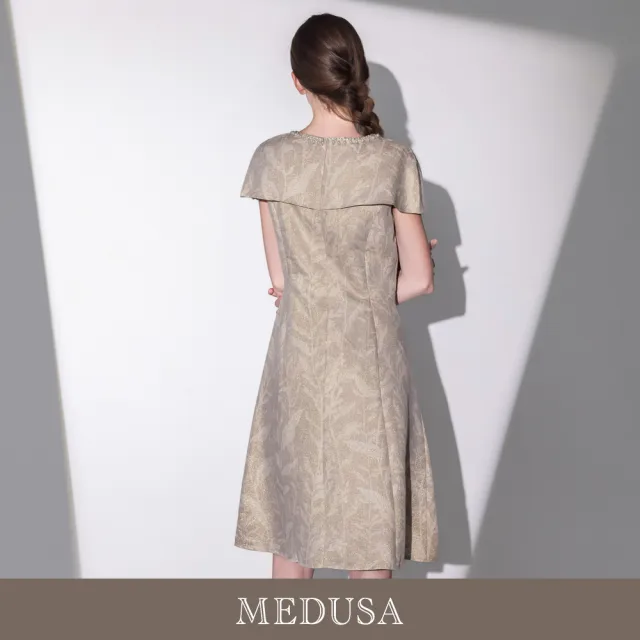【MEDUSA 曼度莎】現貨-卡其金絲提花披肩珍珠優雅A字小禮服（M-XL）｜小禮服 洋裝推薦 媽媽禮服