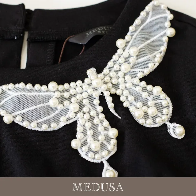 【MEDUSA 曼度莎】現貨-氣質珍珠蝴蝶領修身上衣（M-2L）｜珍珠上衣 短袖上衣 氣質穿搭