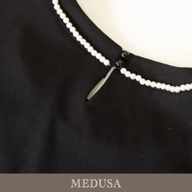【MEDUSA 曼度莎】現貨-氣質珍珠蝴蝶領修身上衣（M-2L）｜珍珠上衣 短袖上衣 氣質穿搭
