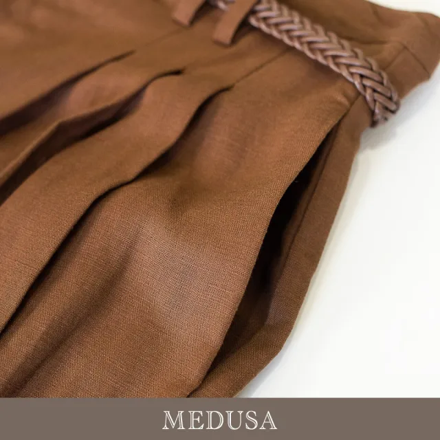 【MEDUSA 曼度莎】現貨-氛圍褐棕亞麻壓褶寬褲 - 送編織皮帶（M-L）｜亞麻寬褲 度假穿搭