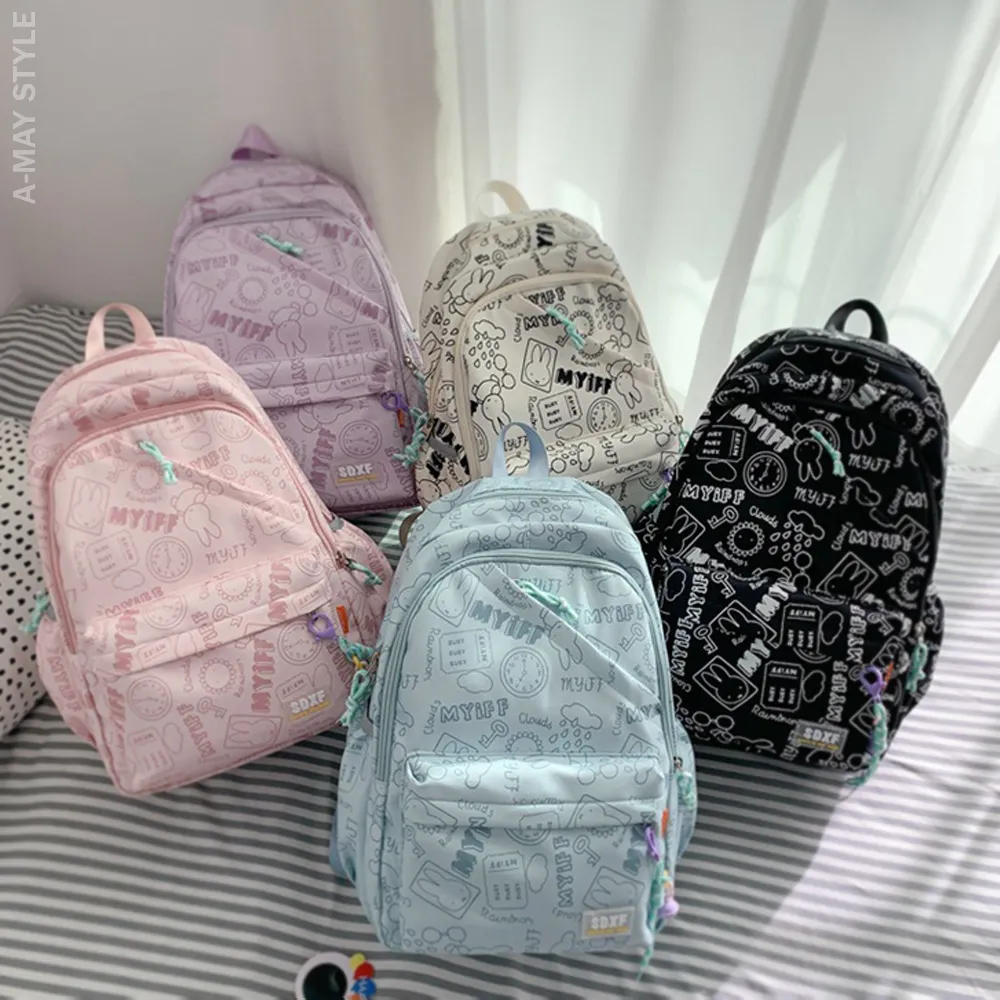 【Amay Style 艾美時尚】現貨.旅行登山後背包 尼龍雙肩包 日韓設計兔兔塗鴉印花大容量後背包。贈吊飾(5色)