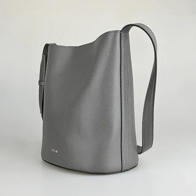 【FURLA 芙拉】FURLA 金字LOGO Roxie系列小牛皮磁釦式斜背/肩背水桶包(小/都市灰)