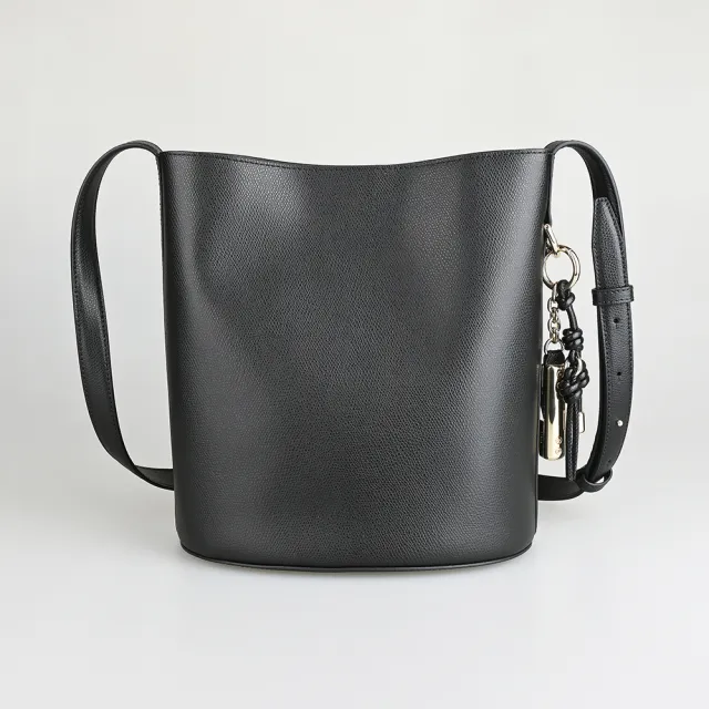 【FURLA 芙拉】FURLA 金字LOGO Roxie系列小牛皮磁釦式斜背/肩背水桶包(小/黑)