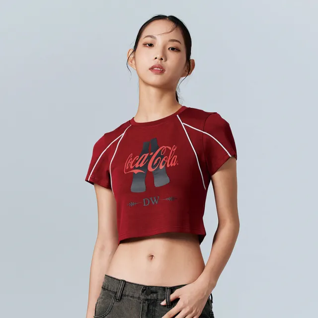 【Daniel Wong】Coca Cola 可口可樂聯名款 女款 印花出芽短袖上衣(紅)
